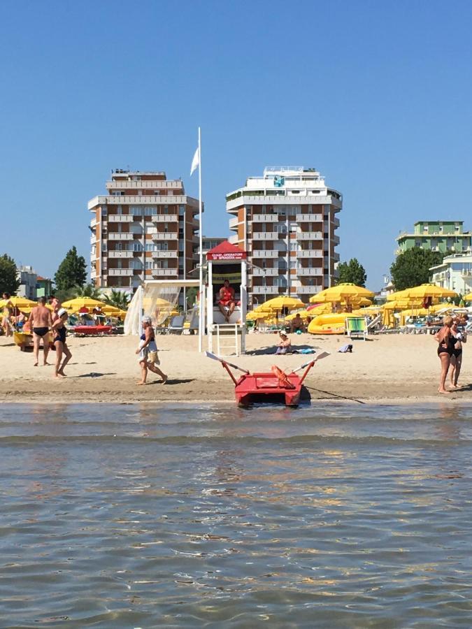 Appartamento Fronte Mare Римини Экстерьер фото