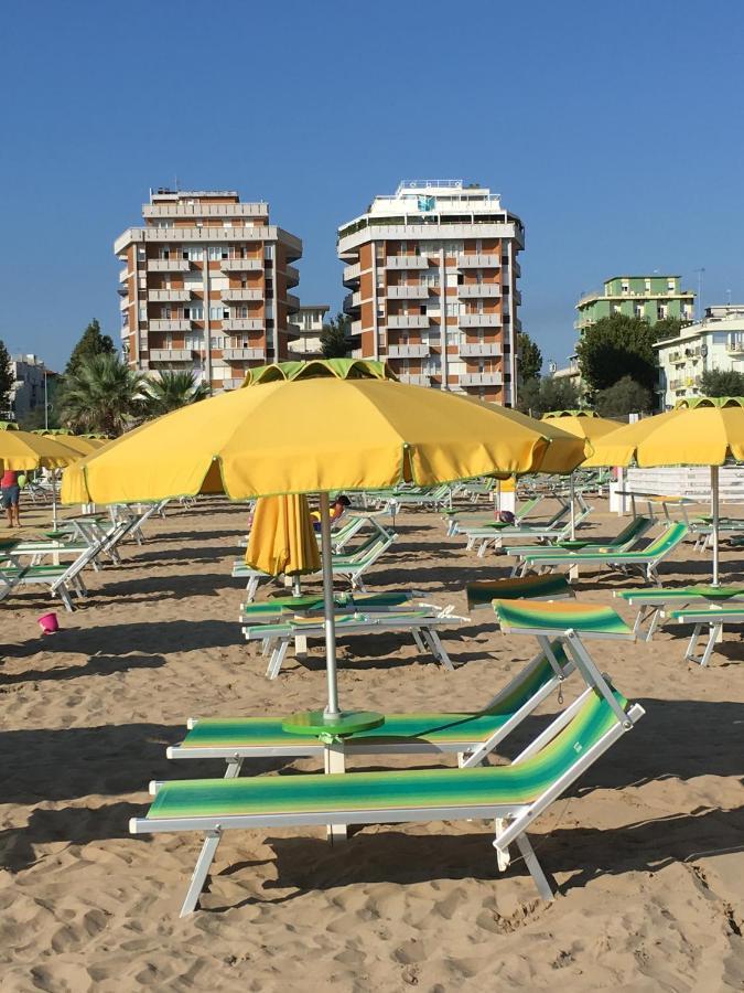 Appartamento Fronte Mare Римини Экстерьер фото
