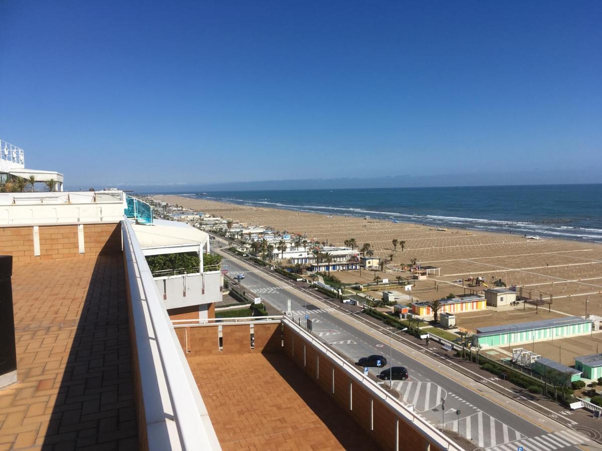 Appartamento Fronte Mare Римини Экстерьер фото