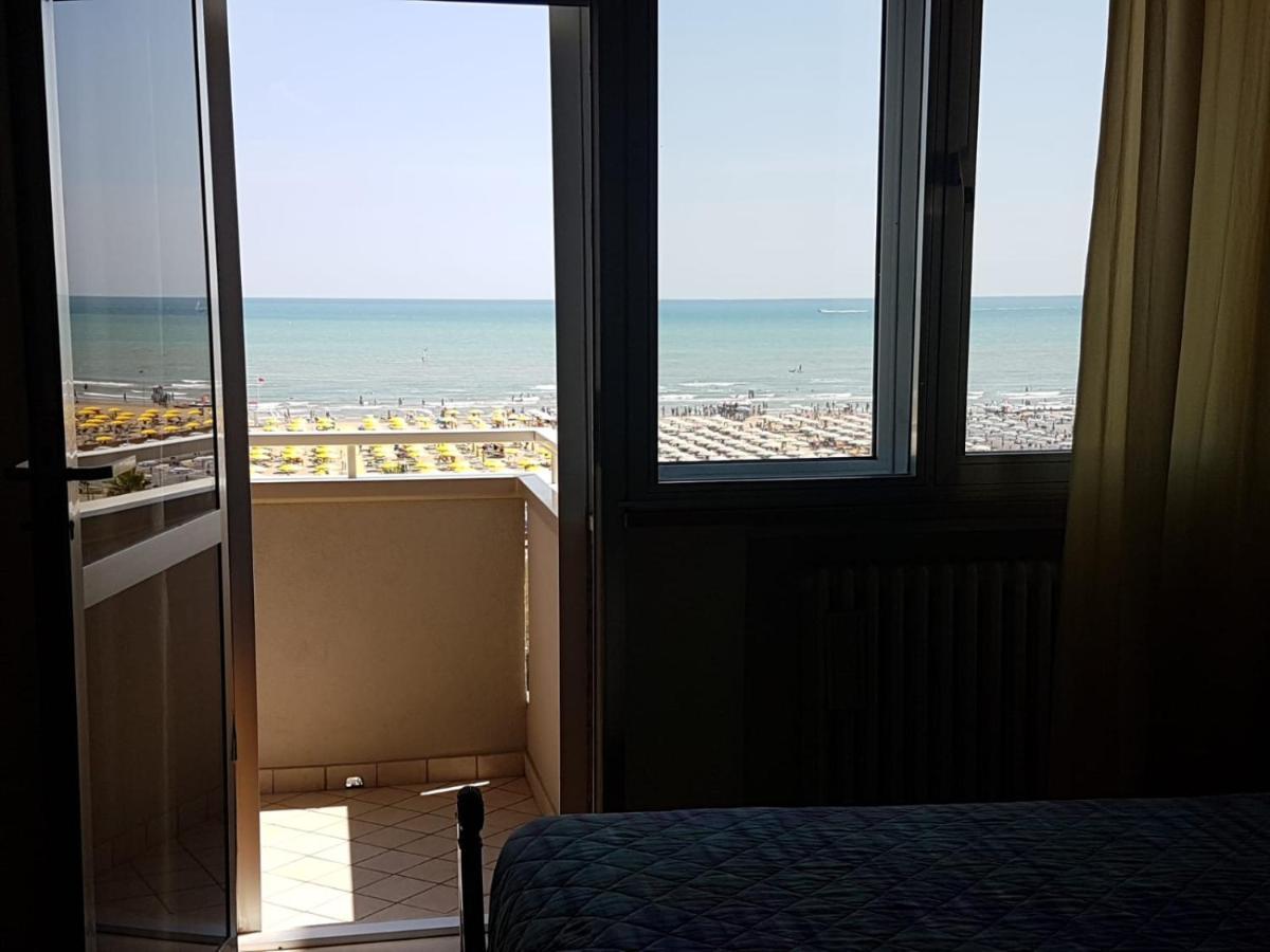 Appartamento Fronte Mare Римини Экстерьер фото
