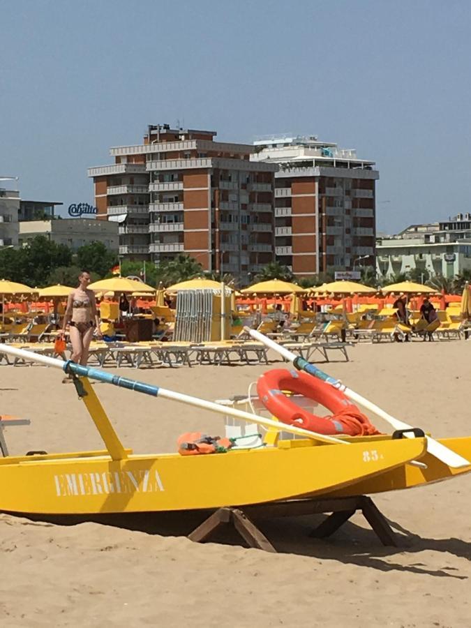 Appartamento Fronte Mare Римини Экстерьер фото