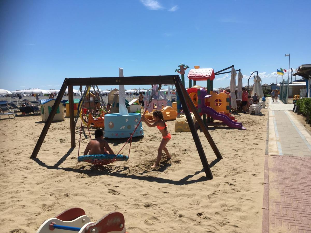 Appartamento Fronte Mare Римини Экстерьер фото
