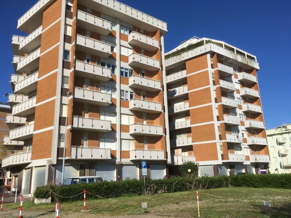 Appartamento Fronte Mare Римини Экстерьер фото
