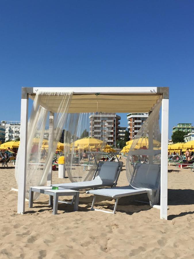 Appartamento Fronte Mare Римини Экстерьер фото