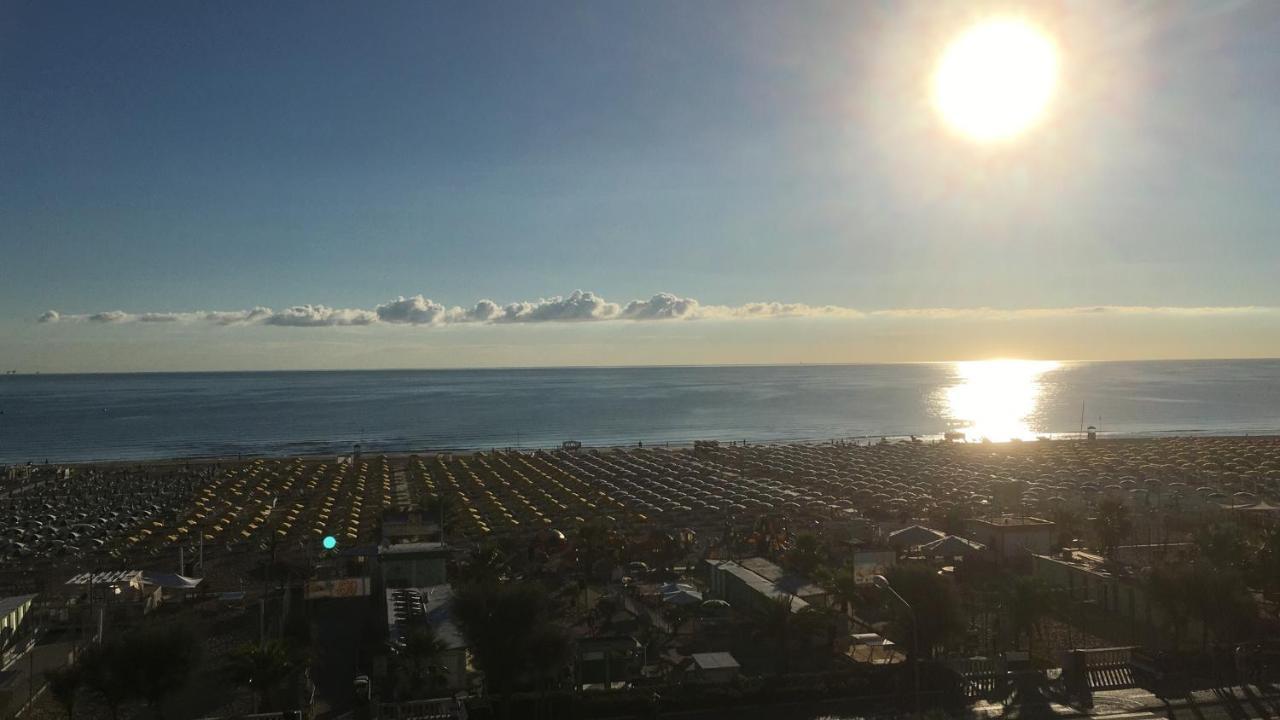 Appartamento Fronte Mare Римини Экстерьер фото