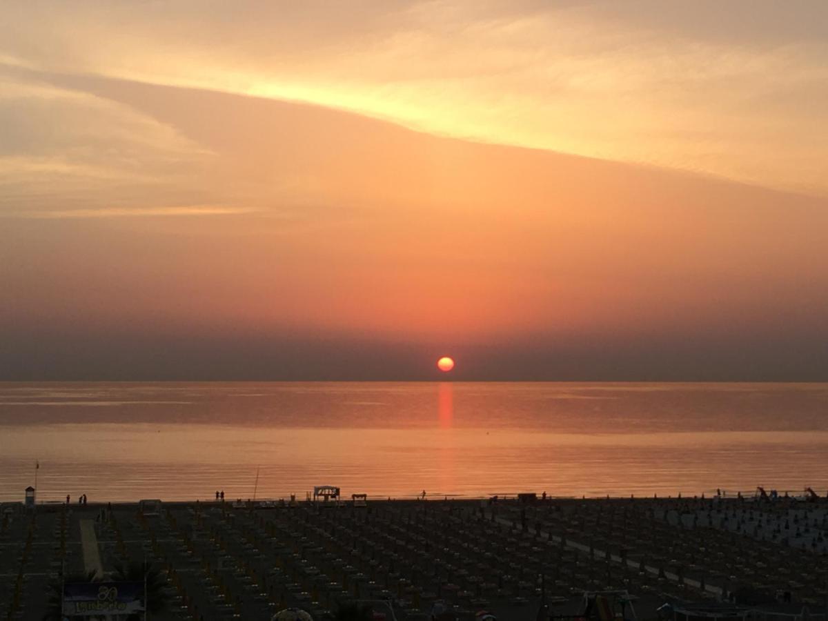 Appartamento Fronte Mare Римини Экстерьер фото
